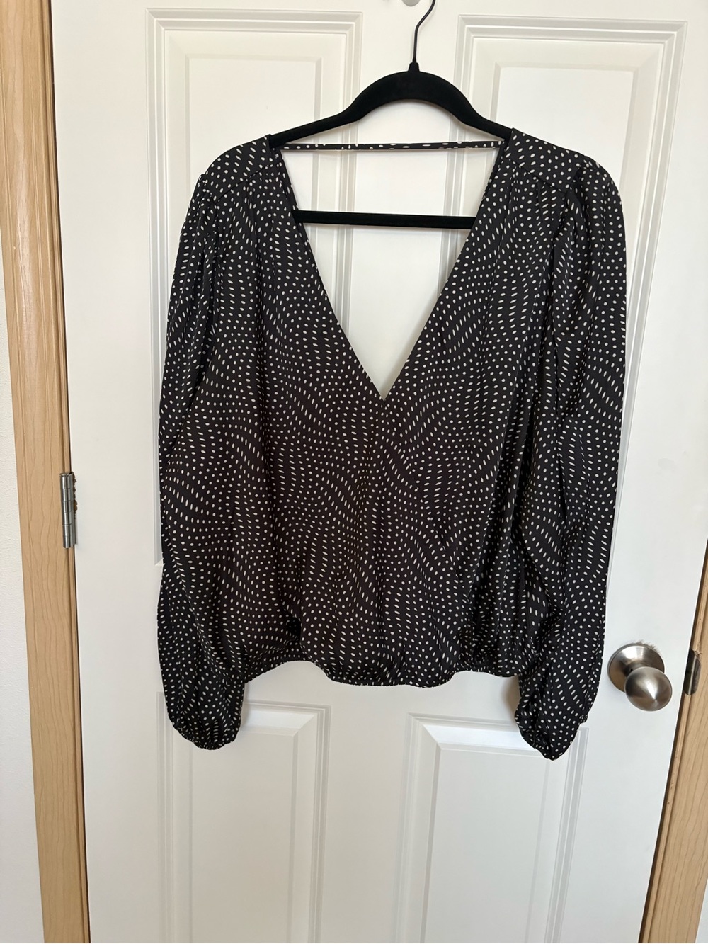 Express Black & White V-Neck Dot Blouse